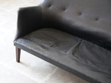 画像をギャラリービューアに読み込む, アルネ・ヴォッダーのソファ ツーシーター 2人用ソファ 北欧ビンテージ rne Vodder Sofa brazilian rosewood 1953 ivan schlechter イヴァンシュレクターによる革張り 黒革のソファ ソファのクッションを外した様子