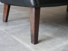 画像をギャラリービューアに読み込む, アルネ・ヴォッダーのソファ ツーシーター 2人用ソファ 北欧ビンテージ rne Vodder Sofa brazilian rosewood 1953 ivan schlechter イヴァンシュレクターによる革張り 黒革のソファ ソファの脚 高級材木のブラジリアンローズウッド
