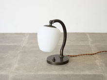 画像をギャラリービューアに読み込む, Danish Design Table Lamp 1940年代 真鍮製 デンマークデザイン オパールガラス シェード ヴィンテージテーブルランプ