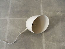 画像をギャラリービューアに読み込む, Danish design white brass Wall lamp デンマークデザインの白いウォールランプ 1030年代製ヴィンテージランプ 壁付け照明北欧