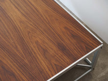 画像をギャラリービューアに読み込む, ハンネ・ケアホルム 展示台 Hanne Kjærholm Podium with Walnut アルミフレームのローテーブルの天板 ウォルナットの木目