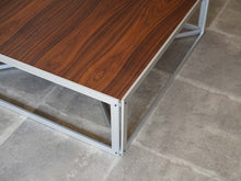 画像をギャラリービューアに読み込む, ハンネ・ケアホルム 展示台 Hanne Kjærholm Podium with Walnut ローテーブルのアルミフレーム