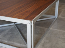 画像をギャラリービューアに読み込む, ハンネ・ケアホルム 展示台 Hanne Kjærholm Podium with Walnut ローテーブルのアルミフレーム 角