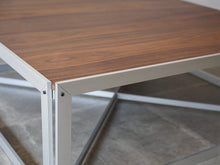 画像をギャラリービューアに読み込む, ハンネ・ケアホルム 展示台 Hanne Kjærholm Podium with Walnut ローテーブルのアルミフレーム