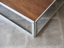 画像をギャラリービューアに読み込む, ハンネ・ケアホルム 展示台 Hanne Kjærholm Podium with Walnut ローテーブルのアルミフレーム