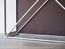 画像をギャラリービューアに読み込む, ハンネ・ケアホルム 展示台 Hanne Kjærholm Podium with Walnut ローテーブルの天板裏にシミ