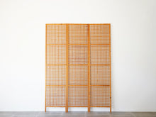 画像をギャラリービューアに読み込む, Scandinavian furniture design Room divider 北欧デザインインテリア ルームパーテーション 衝立て木製 広げた様子