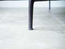 画像をギャラリービューアに読み込む, イームズチェイス 寝椅子 ハーマンミラー製 Charles Eames Ray Eames Chaise Chaiselounge イームズチェイスの足先