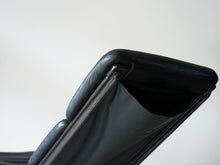 画像をギャラリービューアに読み込む, イームズチェイス 寝椅子 ハーマンミラー製 Charles Eames Ray Eames Chaise Chaiselounge イームズチェイスの枕元に新聞を入れるような場所