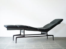 画像をギャラリービューアに読み込む, イームズチェイス 寝椅子 ハーマンミラー製 Charles Eames Ray Eames Chaise Chaiselounge イームズチェイスの側面やや斜めから