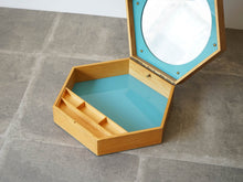 画像をギャラリービューアに読み込む, Susanne Tucker Jewellery box swedish design 1960s vintage 北欧ヴィンテージ 小物入れ 宝石箱 スザンヌ・タッカー ジュエリーボックスの内部は爽やかなブルー