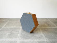 画像をギャラリービューアに読み込む, Susanne Tucker Jewellery box swedish design 1960s vintage 北欧ヴィンテージ 小物入れ 宝石箱 スザンヌ・タッカー ジュエリーボックスの裏面は布張り