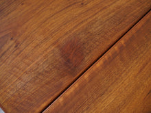 画像をギャラリービューアに読み込む, フィン・ユールの両翼延長式のコーヒーテーブル Finn Juhl coffee table with flip-down leaves Anton Kildeberg 北欧デザインのセンターテーブルの天板にシミ