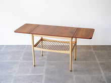 画像をギャラリービューアに読み込む, フィン・ユールの両翼延長式のコーヒーテーブル Finn Juhl coffee table with flip-down leaves Anton Kildeberg 北欧デザインのセンターテーブルの延長した様子