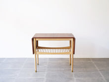 画像をギャラリービューアに読み込む, フィン・ユールの両翼延長式のコーヒーテーブル Finn Juhl coffee table with flip-down leaves Anton Kildeberg 北欧デザインのセンターテーブルの正面やや上から