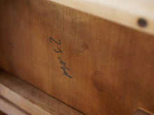 画像をギャラリービューアに読み込む, フィン・ユールの両翼延長式のコーヒーテーブル Finn Juhl coffee table with flip-down leaves Anton Kildeberg 北欧デザインのセンターテーブルの裏面