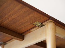 画像をギャラリービューアに読み込む, フィン・ユールの両翼延長式のコーヒーテーブル Finn Juhl coffee table with flip-down leaves Anton Kildeberg 北欧デザインのセンターテーブルの真鍮の蝶番