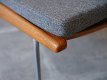 画像をギャラリービューアに読み込む, ピーターヴィッツ ブーメランチェア Peter Hvidt & Orla Mølgaard-Nielsen FD135 Boomerang Chair 北欧デザインのラウンジチェアの座面手前