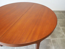 画像をギャラリービューアに読み込む, Ole Wanscher AJ Iversen Dining Table with Extension オーレ ヴァンシャー 北欧ヴィンテージ マホガニー 丸いダイニングテーブルの天面