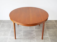 画像をギャラリービューアに読み込む, Ole Wanscher AJ Iversen Dining Table with Extension オーレ ヴァンシャー 北欧ヴィンテージ マホガニー 丸いダイニングテーブルの天面