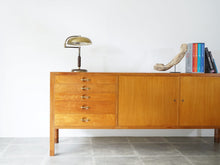 画像をギャラリービューアに読み込む, Hans J Wegner Johannes Hansen Sideboard ハンスJウェグナー ヨハネスハンセン 北欧ヴィンテージ マホガニーのサイドボードの引き出し