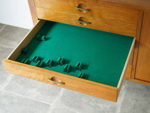 画像をギャラリービューアに読み込む, Hans J Wegner Johannes Hansen Sideboard ハンスJウェグナー ヨハネスハンセン 北欧ヴィンテージ マホガニーのサイドボードの引き出しの開けた様子