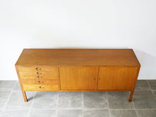 画像をギャラリービューアに読み込む, Hans J Wegner Johannes Hansen Sideboard ハンスJウェグナー ヨハネスハンセン 北欧ヴィンテージ マホガニーのサイドボードの天面