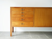 画像をギャラリービューアに読み込む, Hans J Wegner Johannes Hansen Sideboard ハンスJウェグナー ヨハネスハンセン 北欧ヴィンテージ マホガニーのサイドボードの引き出し