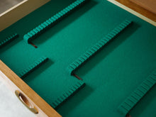 画像をギャラリービューアに読み込む, Hans J Wegner Johannes Hansen Sideboard ハンスJウェグナー ヨハネスハンセン 北欧ヴィンテージ マホガニーのサイドボードの引き出しの開けた様子