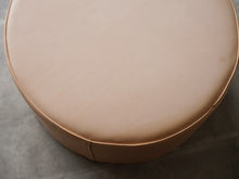 画像をギャラリービューアに読み込む, イヴァン・シュレクターのクッション 天然革張り 北欧ビンテージ家具 Ivan Schlechter Pouf with natural leather クッションの天面