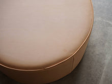 画像をギャラリービューアに読み込む, イヴァン・シュレクターのクッション 天然革張り 北欧ビンテージ家具 Ivan Schlechter Pouf with natural leather クッションの革にシミあり