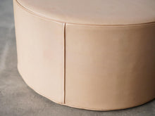 画像をギャラリービューアに読み込む, イヴァン・シュレクターのクッション 天然革張り 北欧ビンテージ家具 Ivan Schlechter Pouf with natural leather クッションの側面