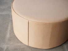 画像をギャラリービューアに読み込む, イヴァン・シュレクターのクッション 天然革張り 北欧ビンテージ家具 Ivan Schlechter Pouf with natural leather クッションの側面