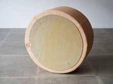 画像をギャラリービューアに読み込む, イヴァン・シュレクターのクッション 天然革張り 北欧ビンテージ家具 Ivan Schlechter Pouf with natural leather クッションの裏面