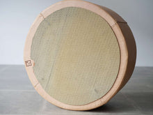 画像をギャラリービューアに読み込む, イヴァン・シュレクターのクッション 天然革張り 北欧ビンテージ家具 Ivan Schlechter Pouf with natural leather クッションの裏面