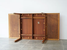 画像をギャラリービューアに読み込む, Børge Mogensen Fredericia Stolefabrik table with two flip up leaves ボーエモーエンセン フレデリシア 北欧デザイン ナットウッド 両翼延長式コーヒーテーブルの裏面