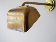 画像をギャラリービューアに読み込む, パレスウェンソンのウォールランプ 真鍮製のブラケットライト 壁掛け照明 Palle Suenson Brass wall lamp 1930-1940s 北欧ビンテージ照明の側面