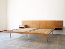 画像をギャラリービューアに読み込む, ハンスJウェグナーのベッド ゲタマ製ビンテージ オーク サイドテーブル付き ダブルベッド クイーンサイズベッド北欧 Hans J Wegner GE705 Bed oak Getama vintage ウェグナーのベッド とても美しい