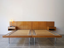 画像をギャラリービューアに読み込む, ハンスJウェグナーのベッド ゲタマ製ビンテージ オーク サイドテーブル付き ダブルベッド クイーンサイズベッド北欧 Hans J Wegner GE705 Bed oak Getama vintage ウェグナーのベッドの正面