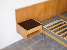 画像をギャラリービューアに読み込む, ハンスJウェグナーのベッド ゲタマ製ビンテージ オーク サイドテーブル付き ダブルベッド クイーンサイズベッド北欧 Hans J Wegner GE705 Bed oak Getama vintage ウェグナーのベッドの左側のサイドテーブル