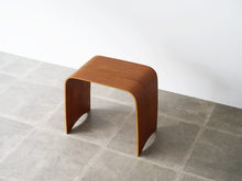 画像をギャラリービューアに読み込む, フリッツハンセン 積層合板 曲げ加工 チーク ハンスルドゥヴィセン Hans Ludvigsen Model 4515 Stool Fritz Hansen 曲げ木のスツール 上から