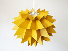 画像をギャラリービューアに読み込む, Anton Fogh Holm & Alfred J Andersen Sydney pendant light 黄色のペンダントライト 北欧ヴィンテージ 吊り下げ照明 上から