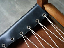 画像をギャラリービューアに読み込む, トーベ・レッダーセンの黒革のアームチェア 北欧デザイナーズチェア トーベ・キンド・ラーセン Tove Kindt-Larsen Tove Reddersen Unge Mennesker Chair 北欧チェアの座面を張る紐