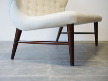 画像をギャラリービューアに読み込む, 北欧デザインの白いソファ 2人掛けソファ Eric Bertil Karlén Model no87 Sofa ソファ 北欧 おしゃれ ソファの脚はニレ材