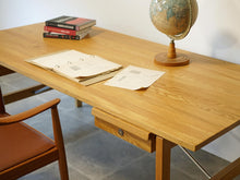 画像をギャラリービューアに読み込む, Hans J. Wegner AT325A Desk