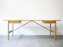 画像をギャラリービューアに読み込む, ハンスJウェグナーのデスクAT325Aオーク無垢材 Hans J. Wegner AT325A Desk 北欧デザインの机の正面