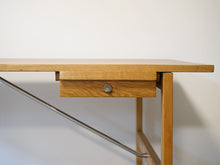 画像をギャラリービューアに読み込む, Hans J. Wegner AT325A Desk