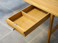 画像をギャラリービューアに読み込む, Hans J. Wegner AT325A Desk