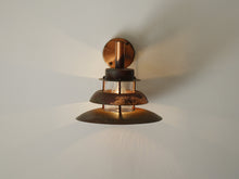 画像をギャラリービューアに読み込む, Nova Light Copper Wall lamp ノーヴァライト 銅のウォールランプ 北欧ヴィンテージ ブラケットライトの点灯イメージ