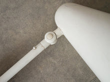 画像をギャラリービューアに読み込む, Louis Poulsen ルイスポールセンの白いウォールランプ 角度調整可能